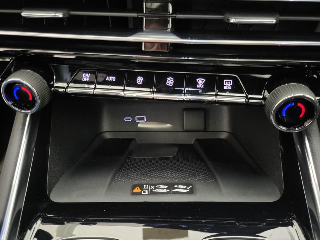 New 2026 Chevrolet Traverse RS w/ LPO, Floor Liner Package image 11