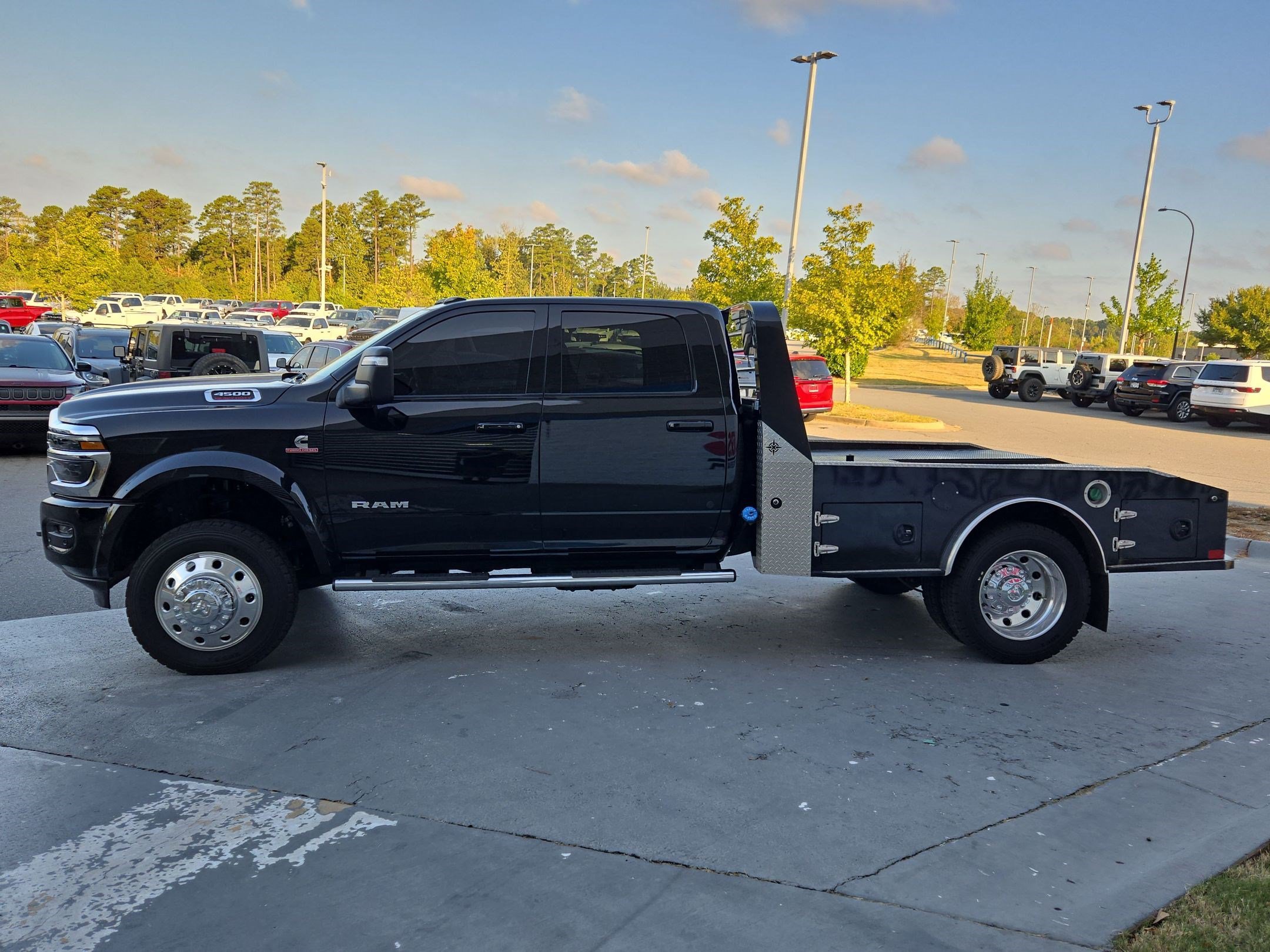 Used 2026 RAM 4500 4x4 Crew Cab DRW w/ Laramie Trim Package image 4