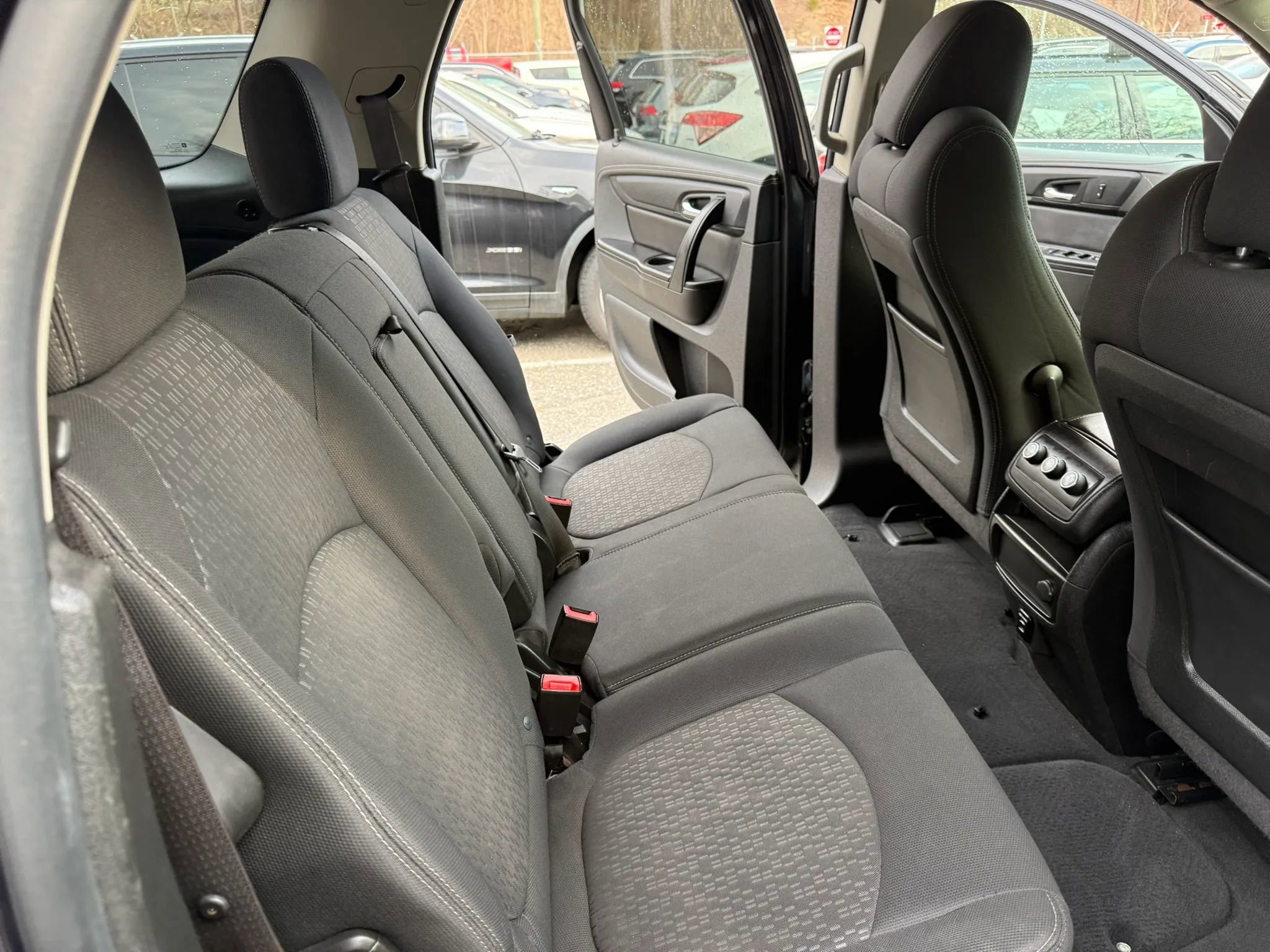 Used 2014 GMC Acadia SLE image 17