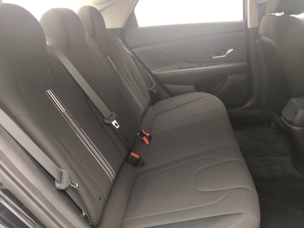 Used 2023 Hyundai Elantra SEL w/ Convenience Package image 19