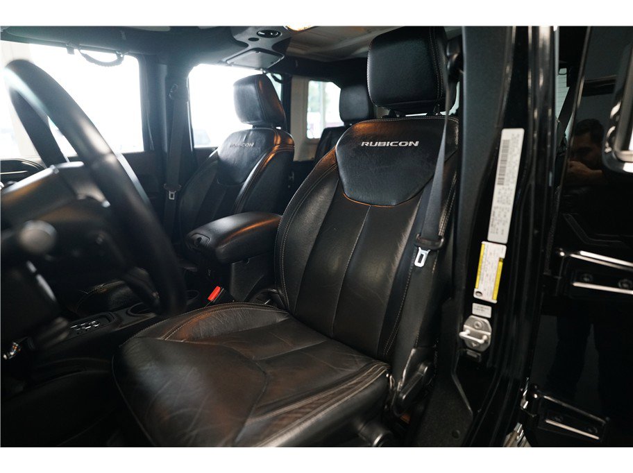 Used 2015 Jeep Wrangler Unlimited Rubicon w/ Connectivity Group image 11