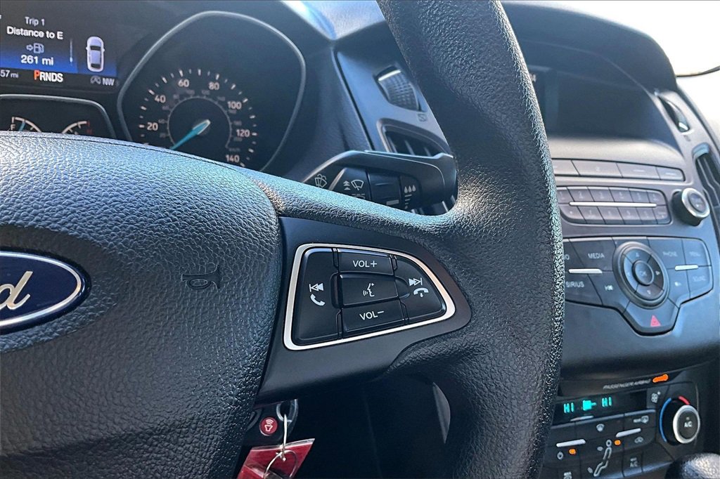 Used 2018 Ford Focus SE w/ SE Appearance Package image 12