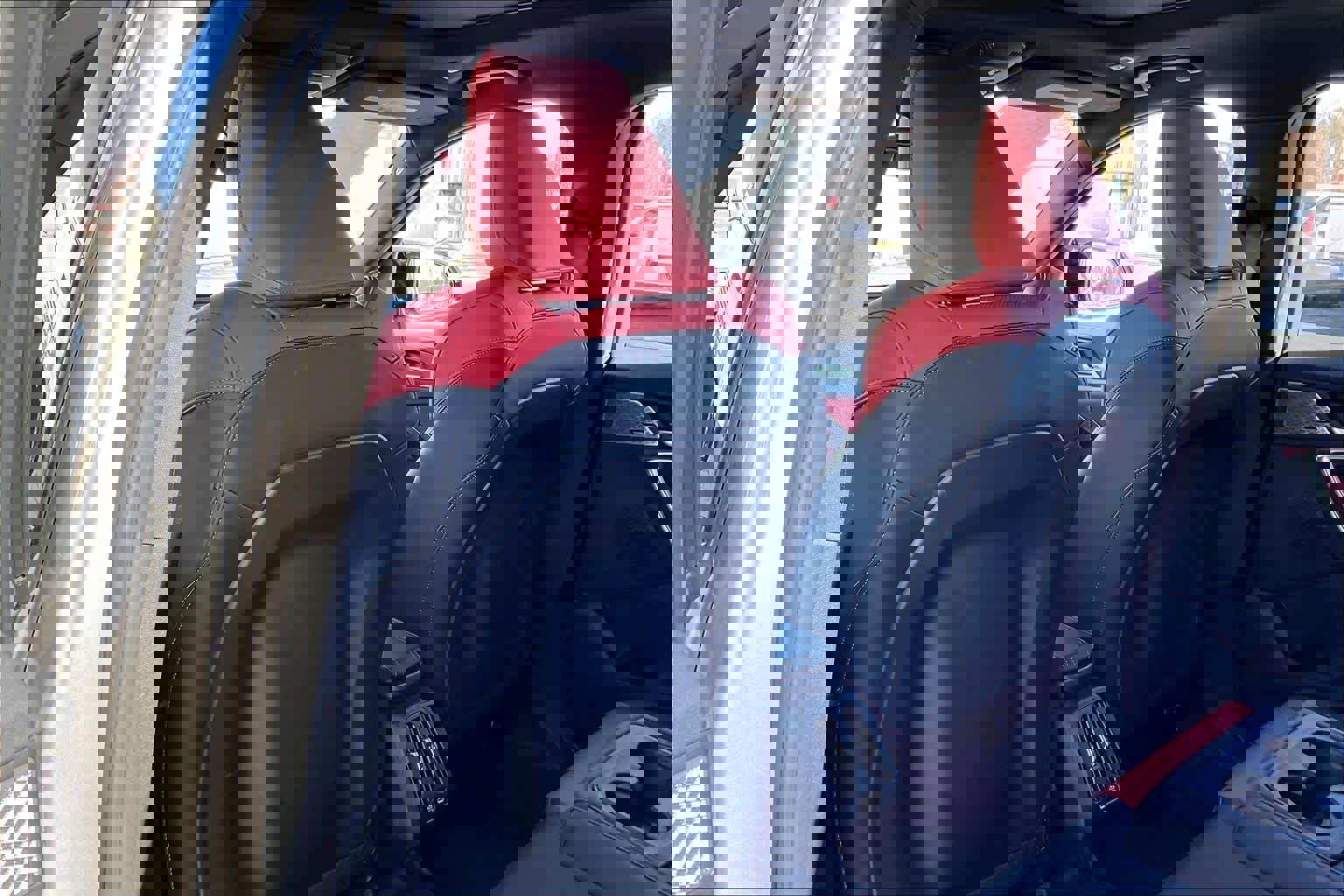 Used 2025 BMW X1 M35i w/ Shadowloine Package image 22