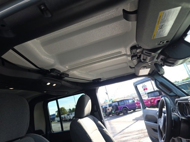 Used 2024 Jeep Gladiator Sport image 41