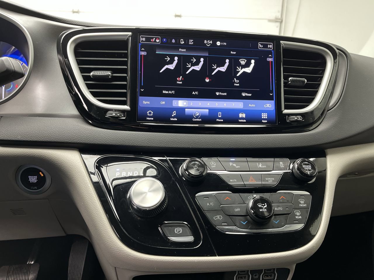 Used 2024 Chrysler Pacifica Touring-L FWD image 16