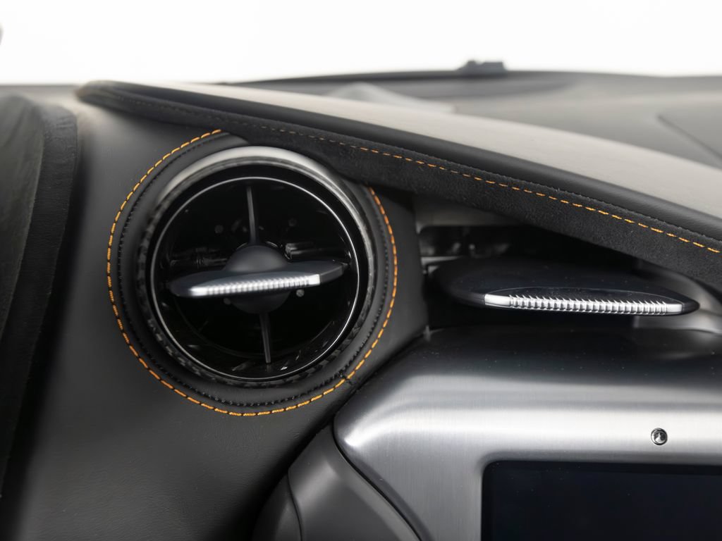 Used 2024 McLaren 750S Spider RWD image 22