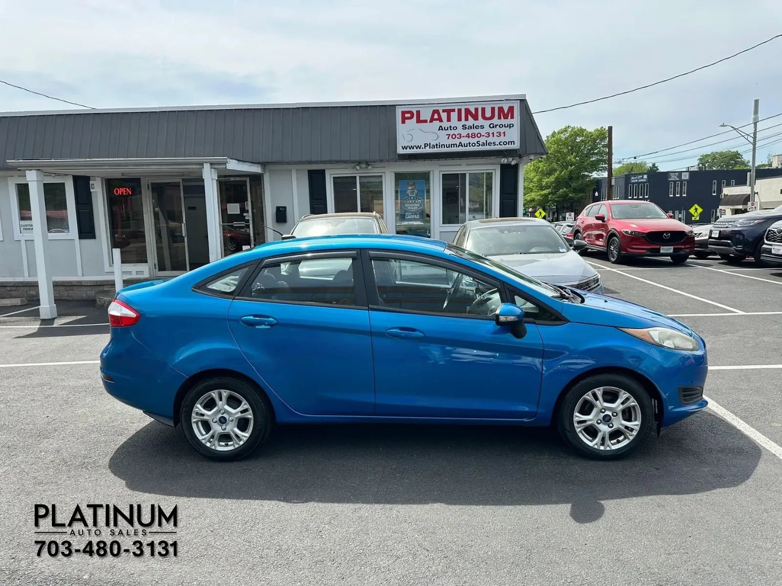 Used 2015 Ford Fiesta SE FWD image 2