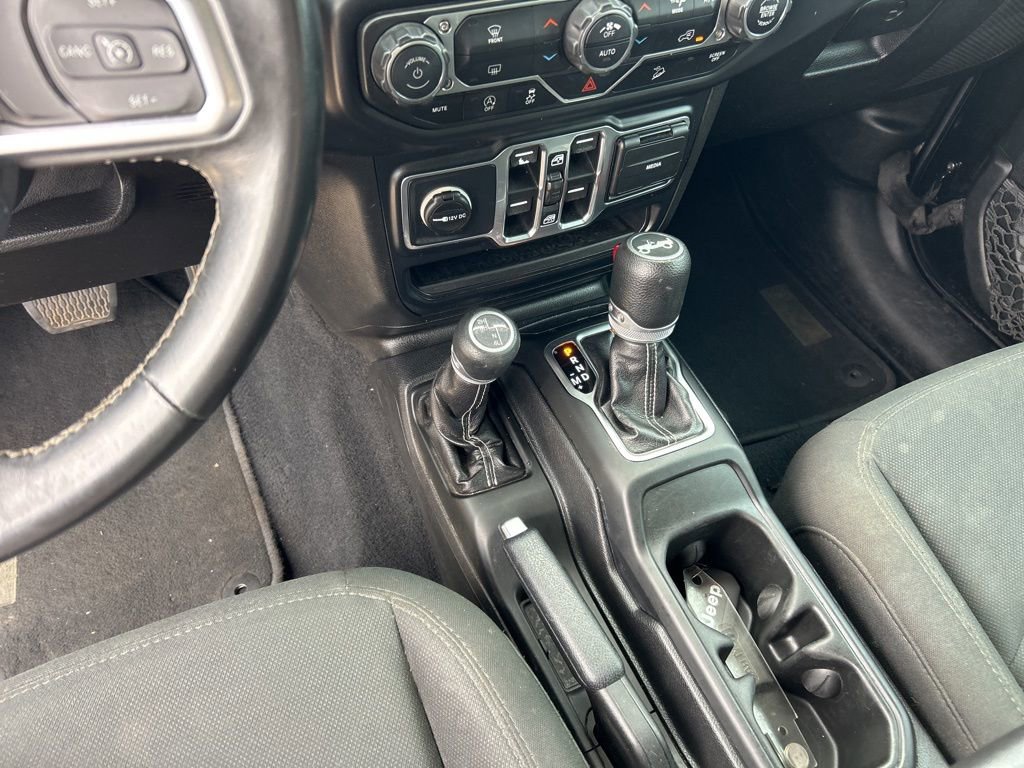 Used 2019 Jeep Wrangler Unlimited Sahara AWD/4WD image 18