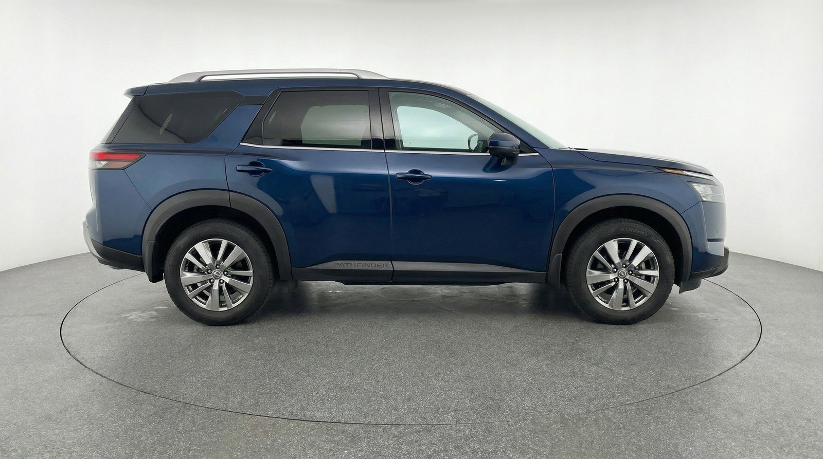 Used 2025 Nissan Pathfinder SV AWD/4WD image 11