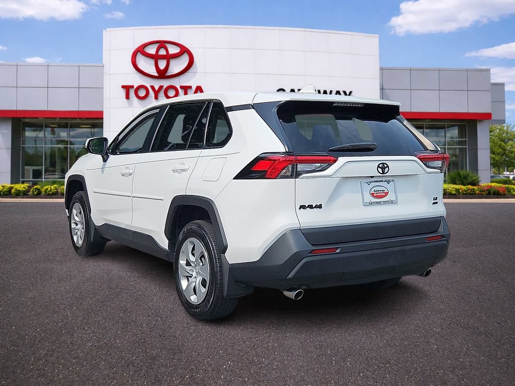 Used 2024 Toyota RAV4 LE AWD/4WD image 6