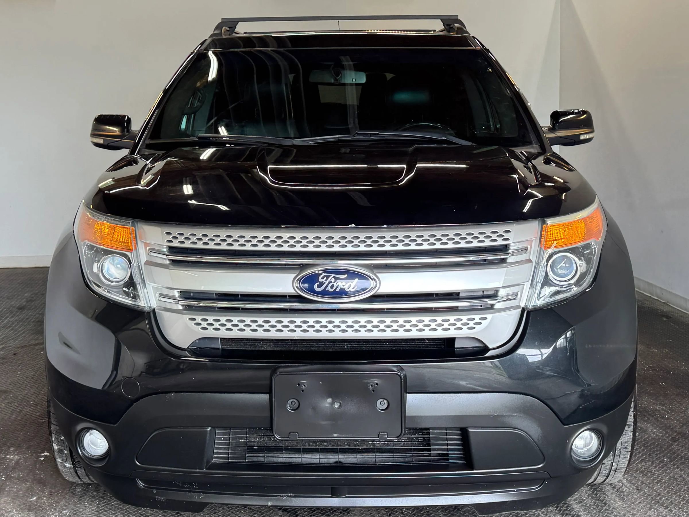 Used 2013 Ford Explorer XLT image 3