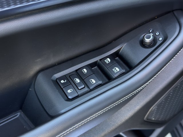 Used 2025 Jeep Grand Cherokee L Altitude AWD/4WD image 24