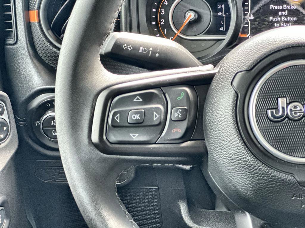Certified 2025 Jeep Gladiator Mojave AWD/4WD image 22