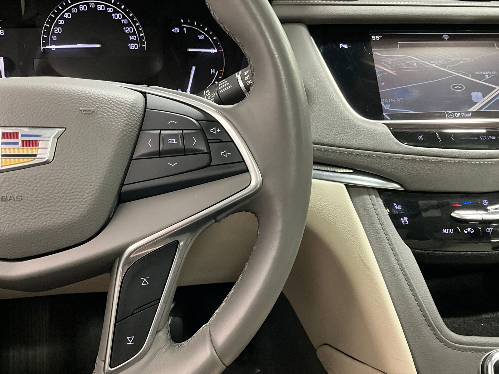 Used 2017 Cadillac XT5 Premium Luxury AWD/4WD image 18