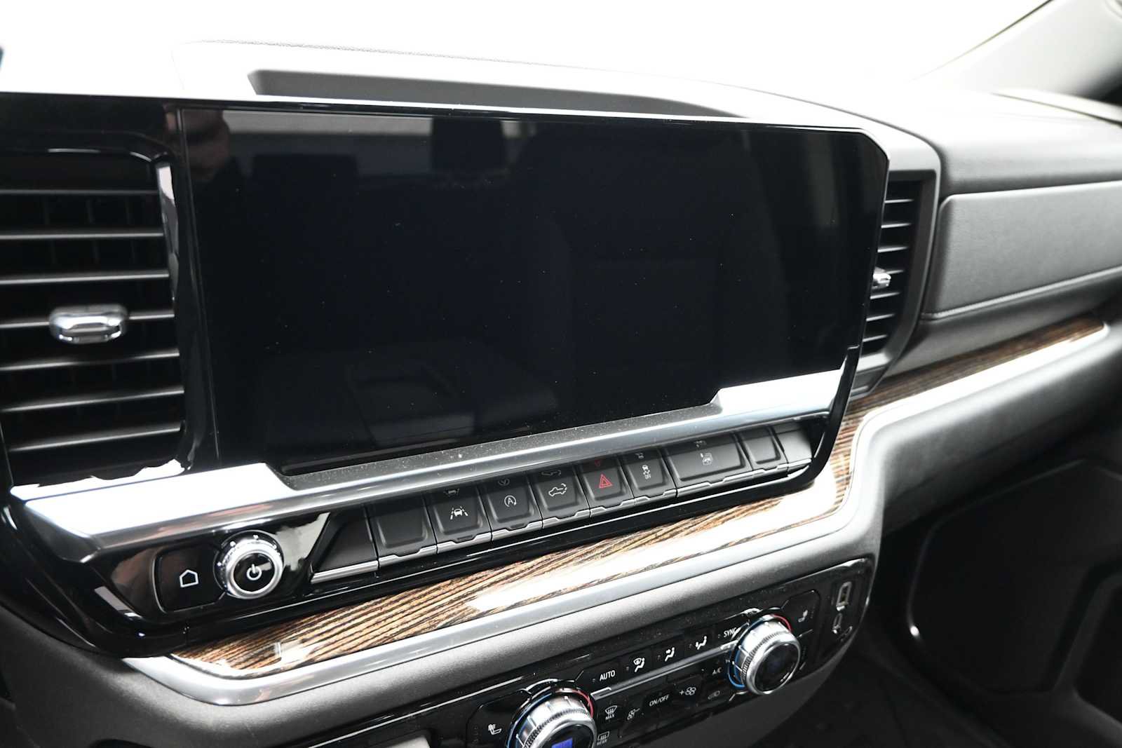 New 2026 GMC Sierra 1500 Elevation w/ LPO, Elevation Black Package AWD/4WD image 16