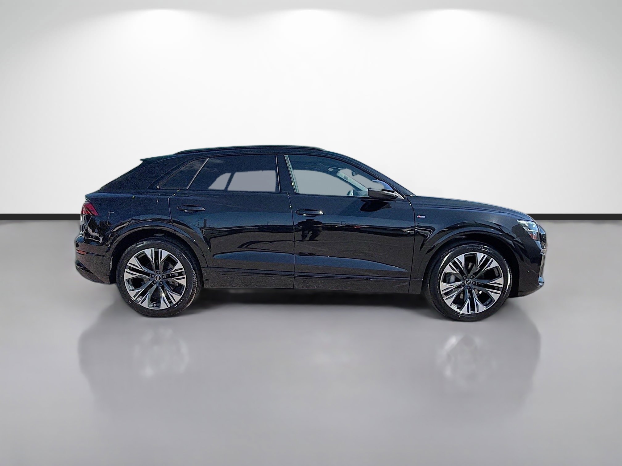 Used 2026 Audi Q8 Premium Plus AWD/4WD image 2