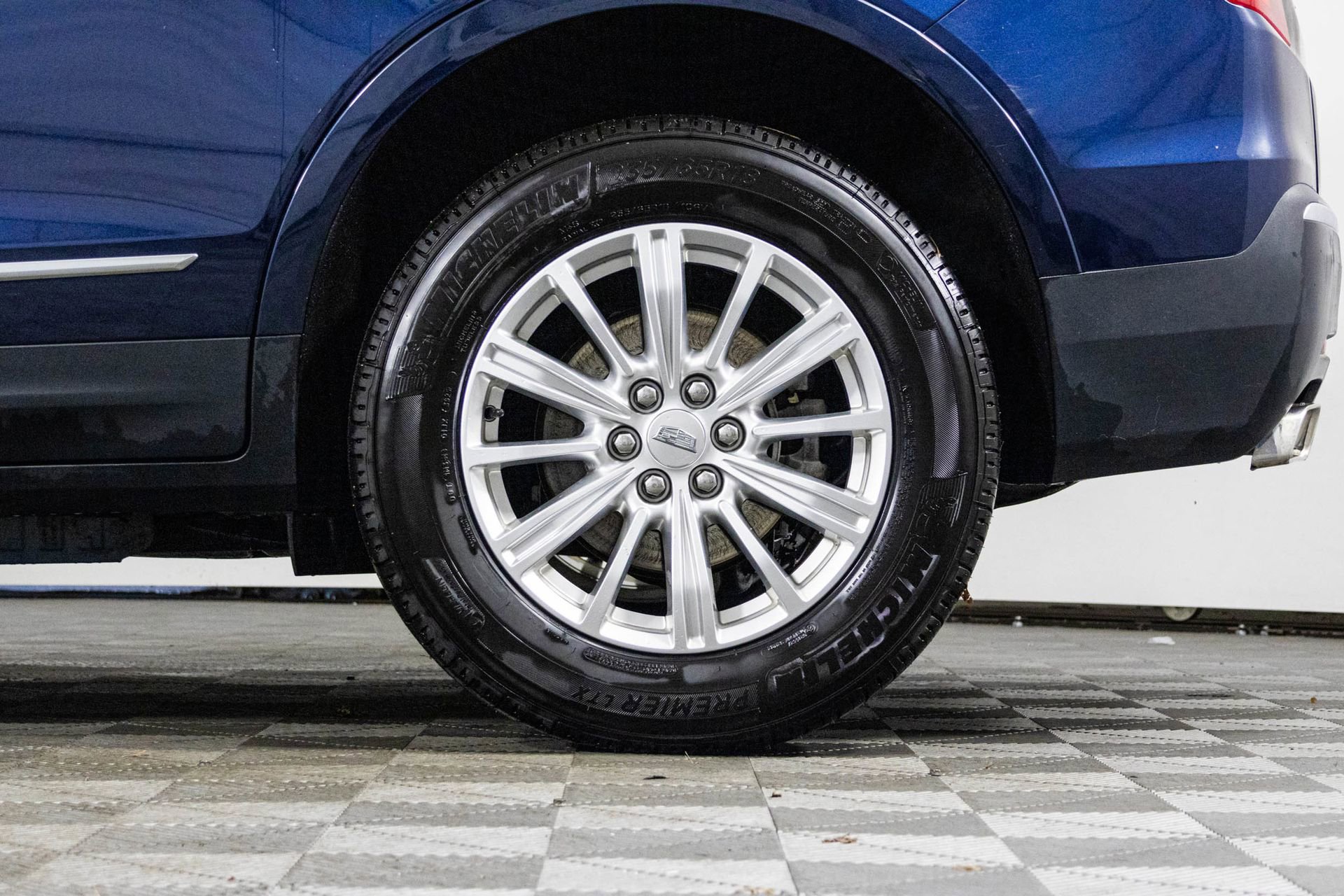 Used 2017 Cadillac XT5 FWD image 43