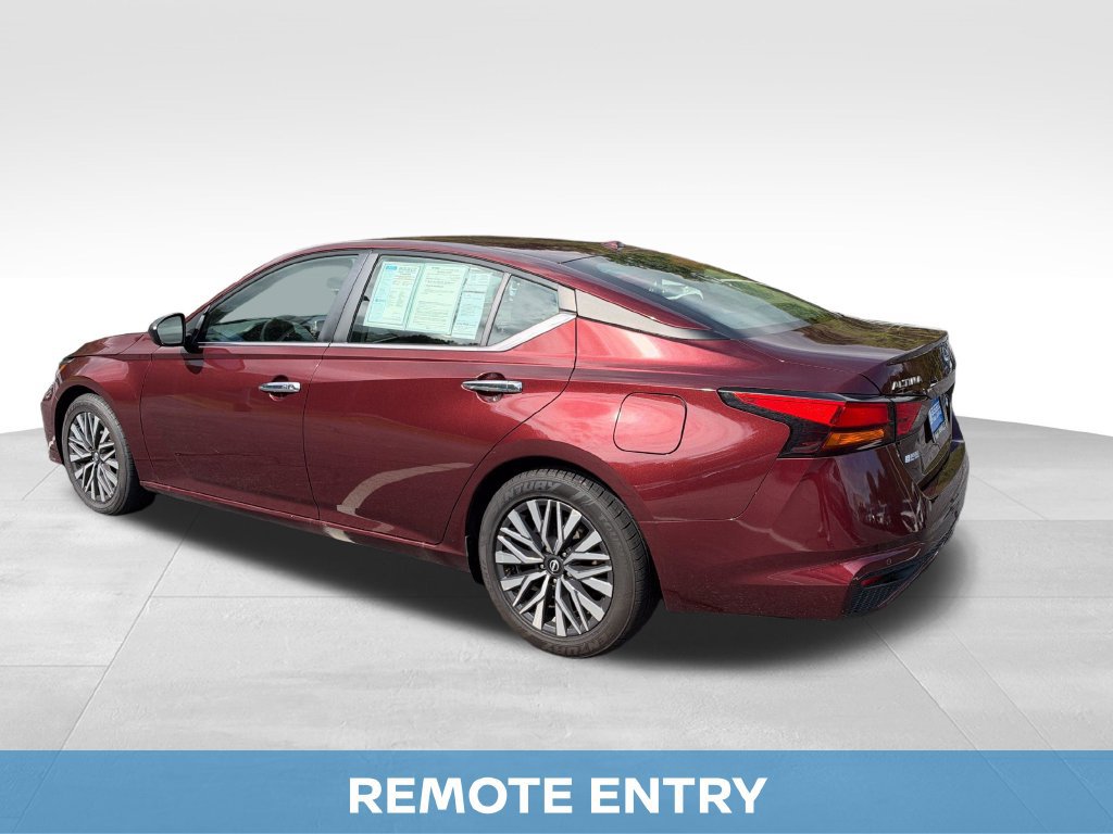 Used 2025 Nissan Altima 2.5 SV FWD image 4