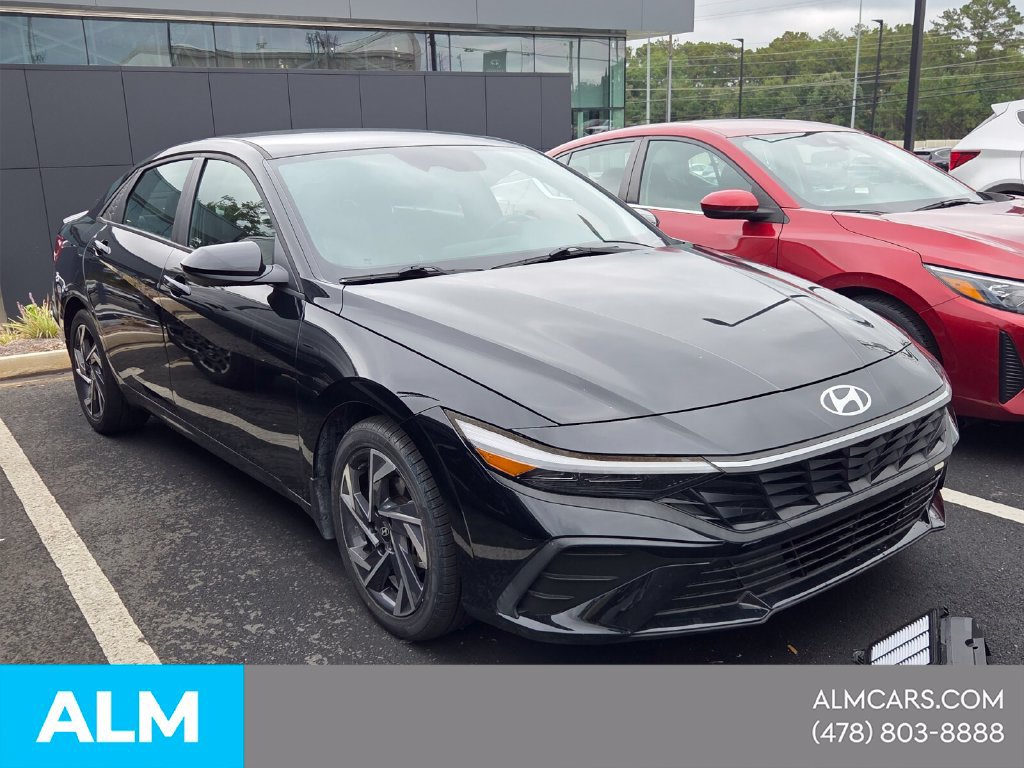 Used 2025 Hyundai Elantra Sport FWD image 3