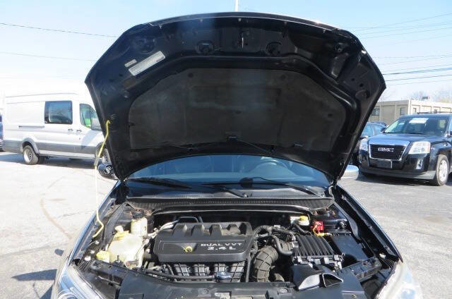Used 2012 Chrysler 200 Limited w/ Sun/Sound Group FWD image 9