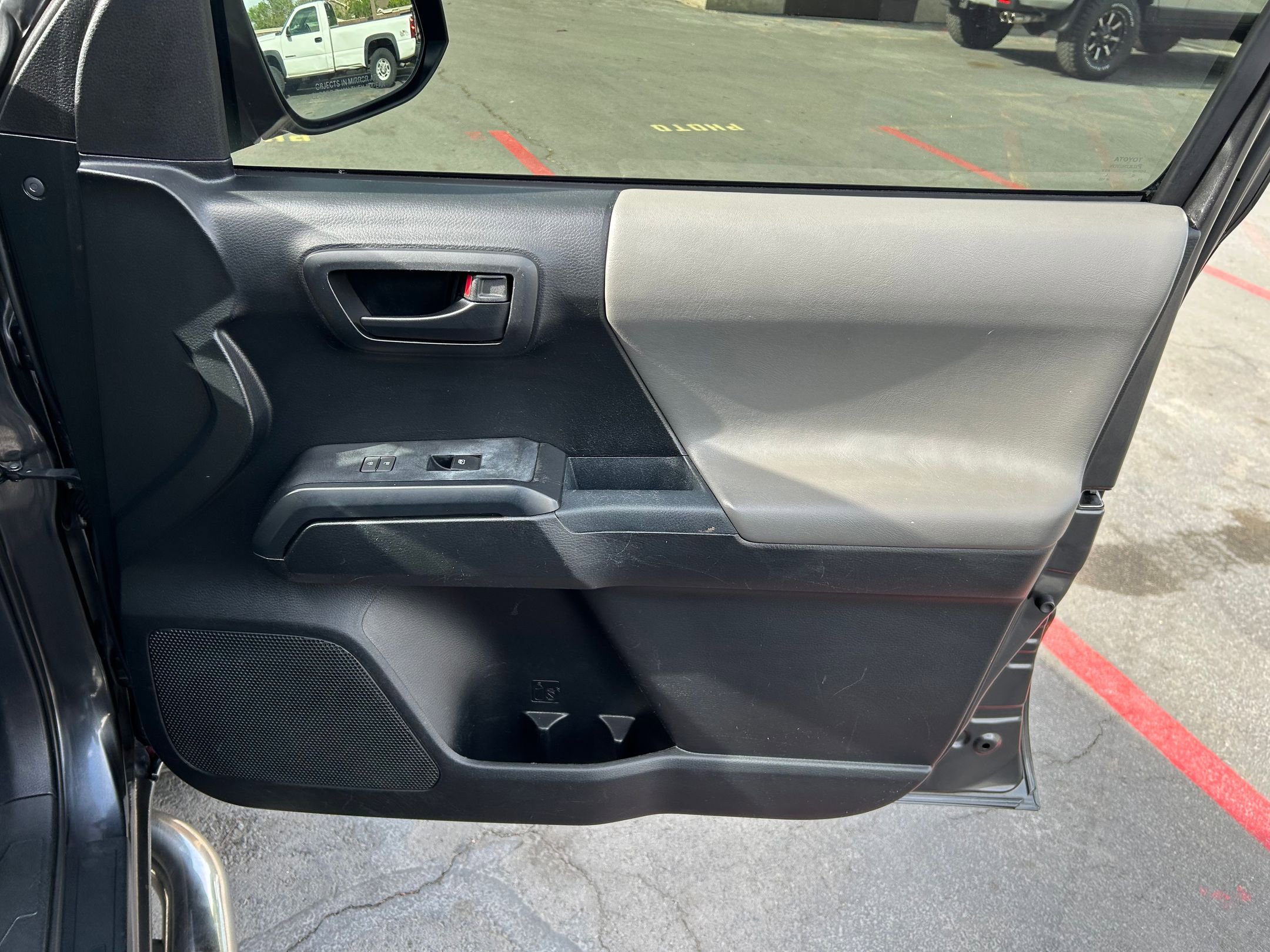 Used 2017 Toyota Tacoma SR w/ Tow Package AWD/4WD image 28