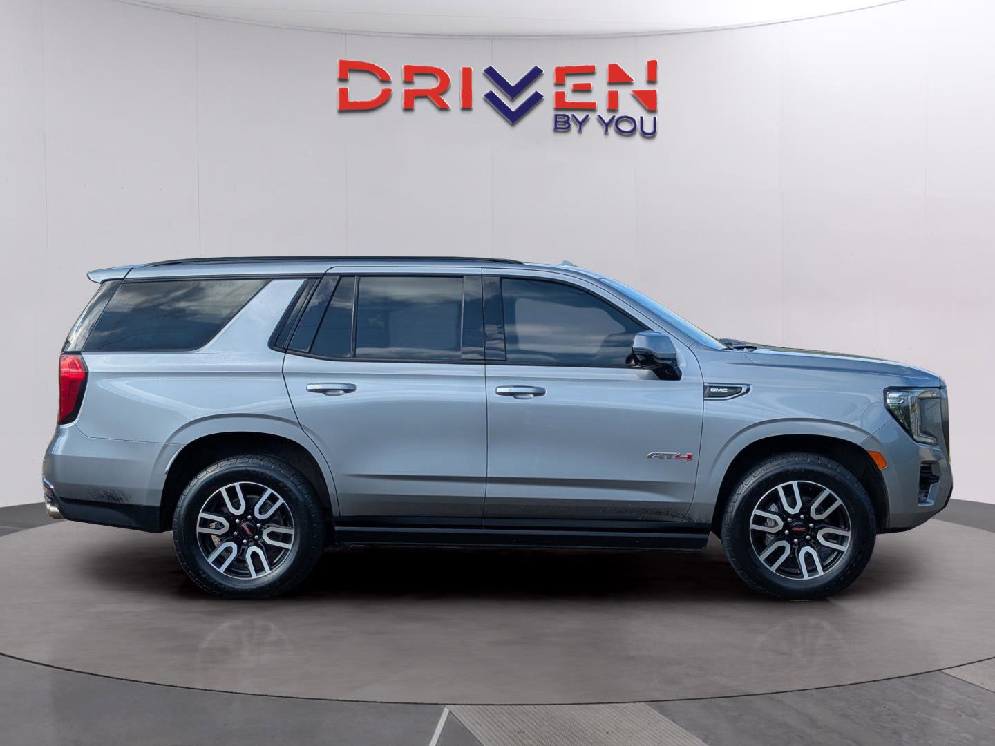 Used 2023 GMC Yukon AT4 w/ Technology Package AWD/4WD image 6