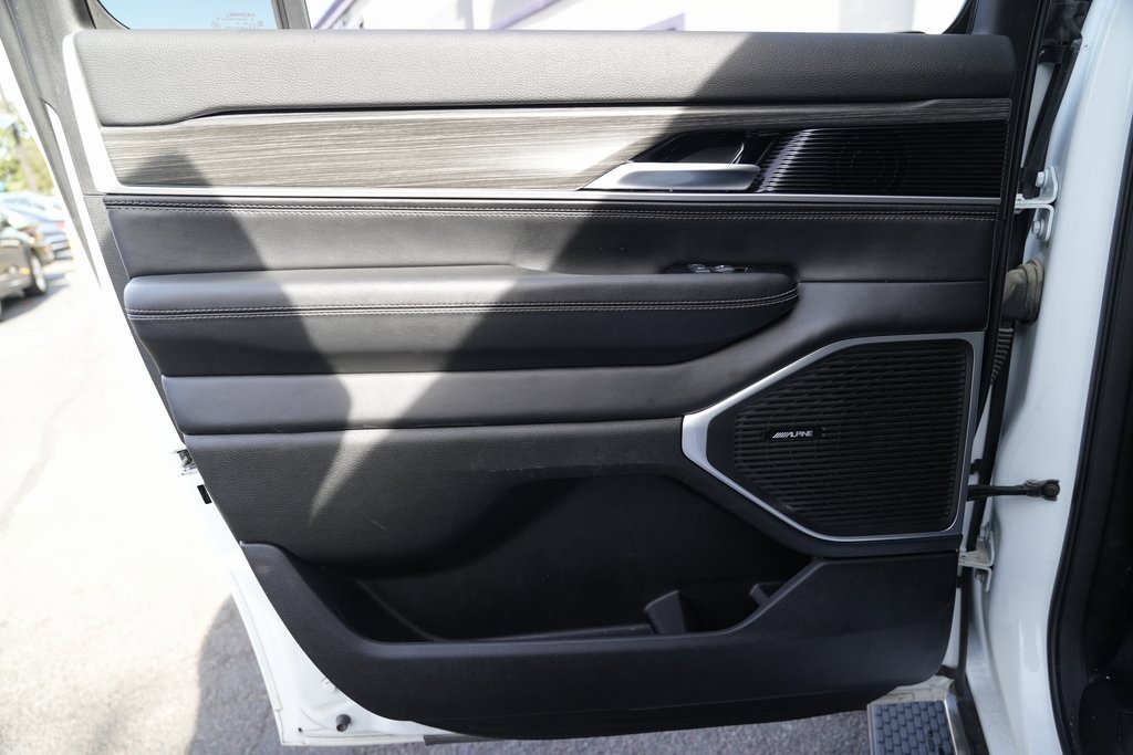 Used 2023 Jeep Wagoneer L Series II image 32