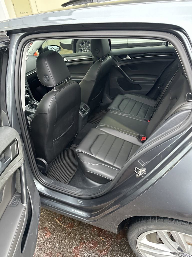 Used 2017 Volkswagen Golf SEL image 10