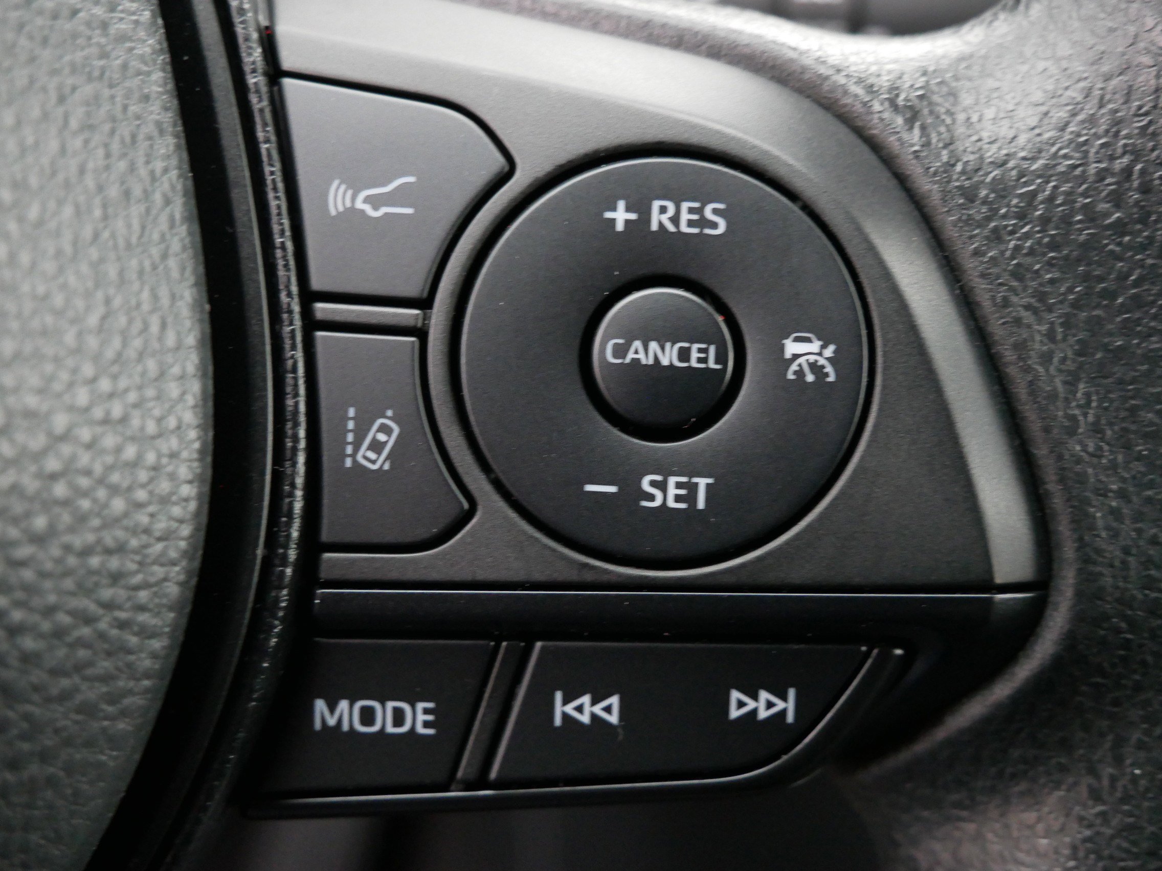 Used 2024 Toyota RAV4 XLE AWD/4WD image 28