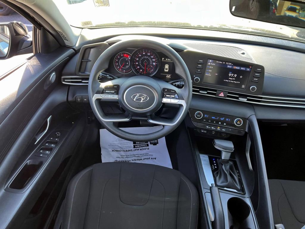 Certified 2022 Hyundai Elantra SEL image 13