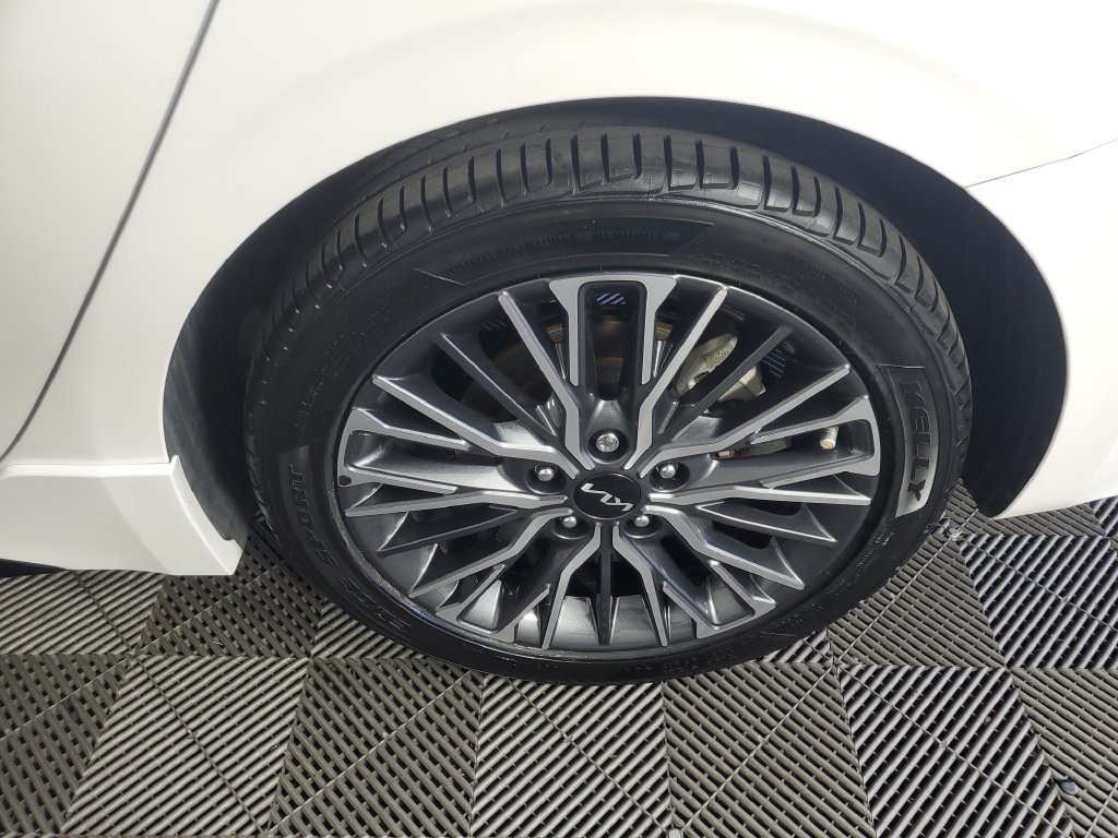 Used 2023 Kia Forte GT-Line w/ GT-Line Technology Package FWD image 31