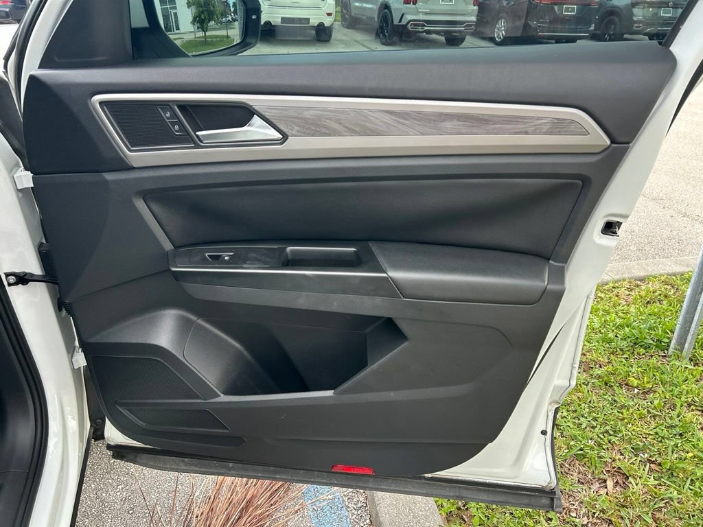 Used 2020 Volkswagen Atlas Cross Sport SE FWD image 42