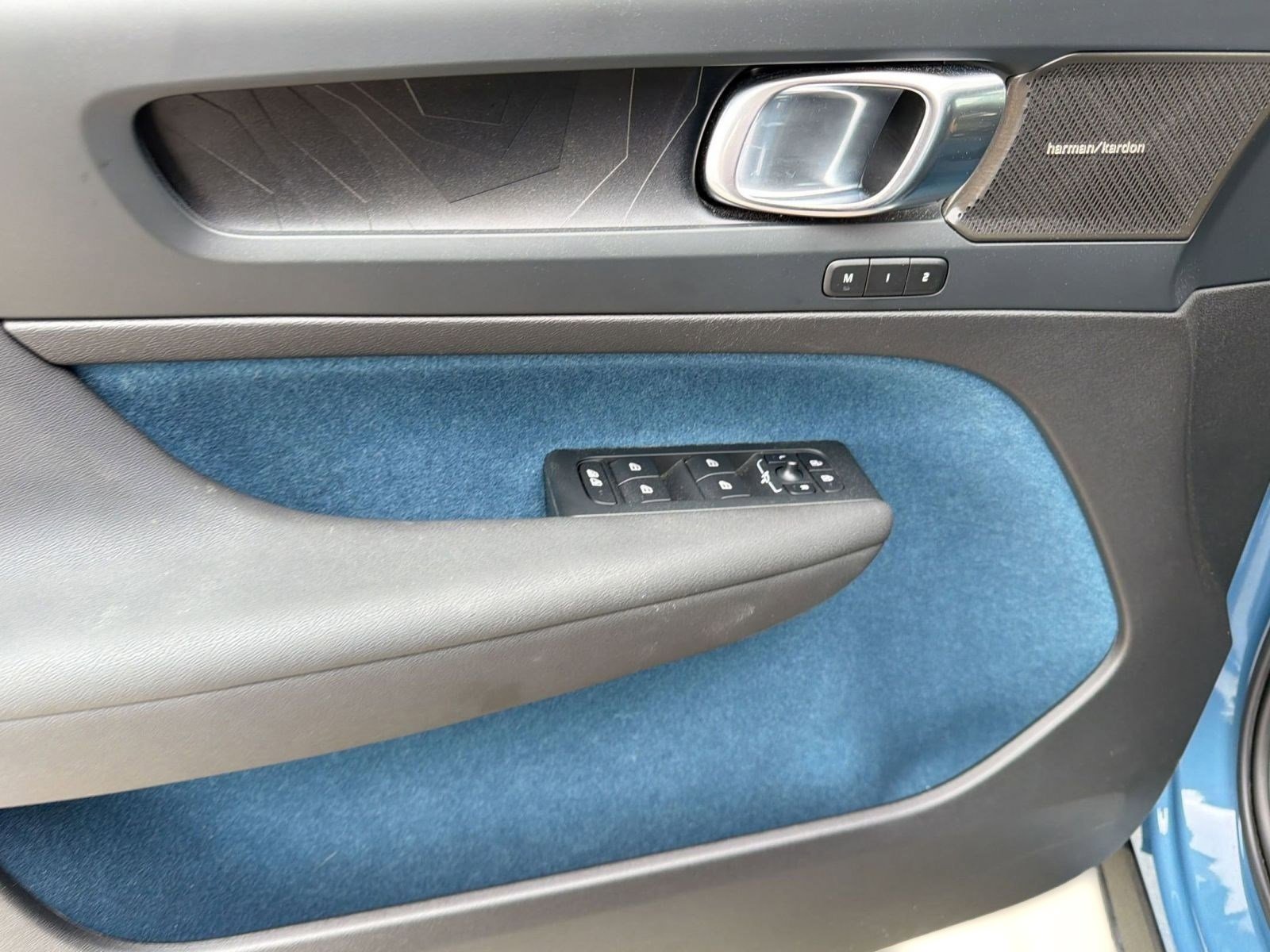 Certified 2023 Volvo C40 P8 Recharge Ultimate image 12