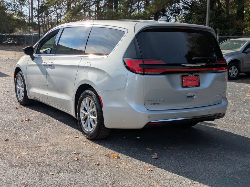 New 2026 Chrysler Pacifica Limited FWD image 5