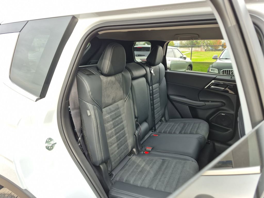New 2026 Mitsubishi Outlander SE image 48
