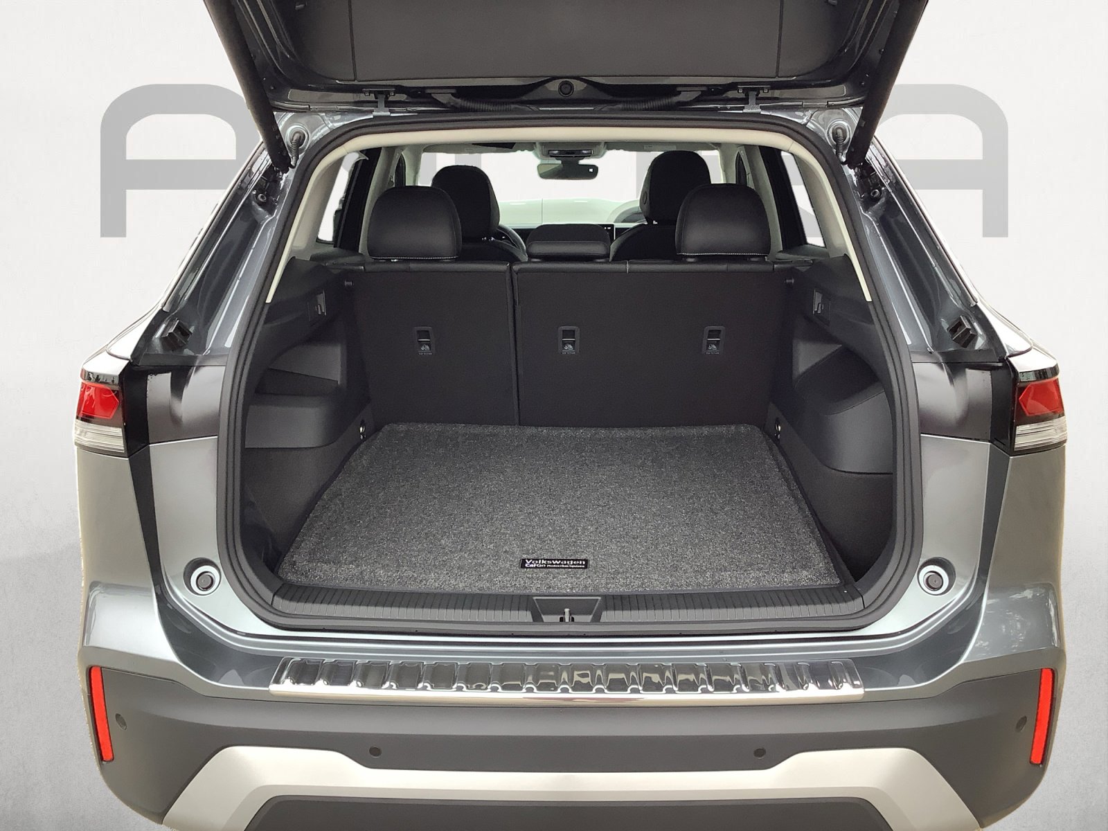 New 2026 Volkswagen Tiguan SE FWD image 10