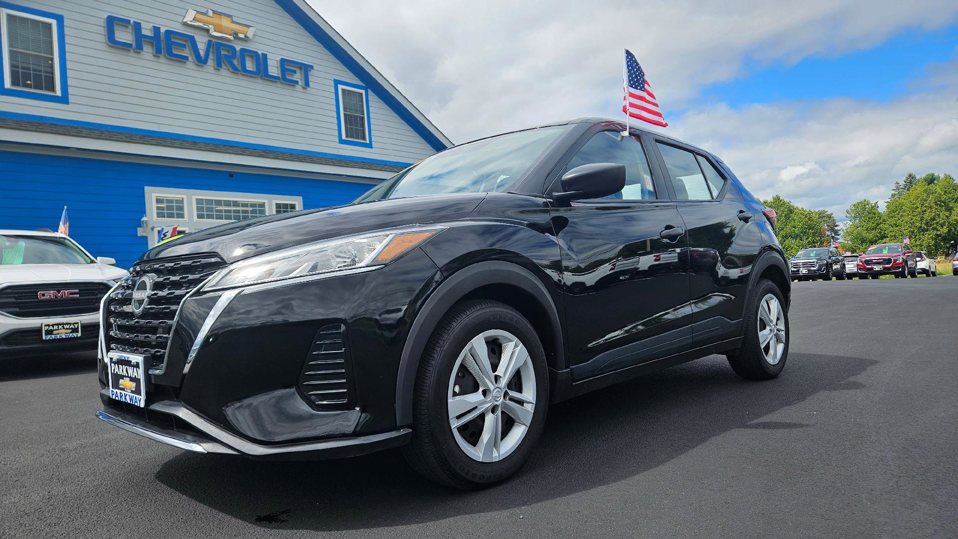 Used 2024 Nissan Kicks S image 3