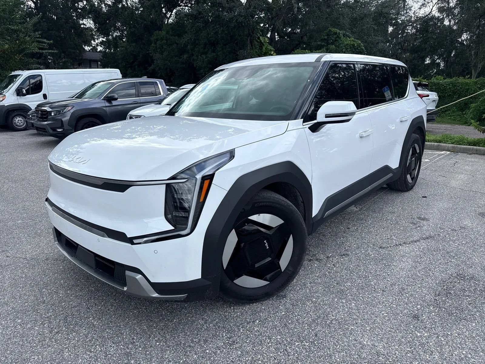 Used 2026 Kia EV9 Light RWD image 2