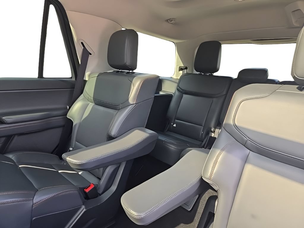 Used 2025 Ford Expedition Active AWD/4WD image 30