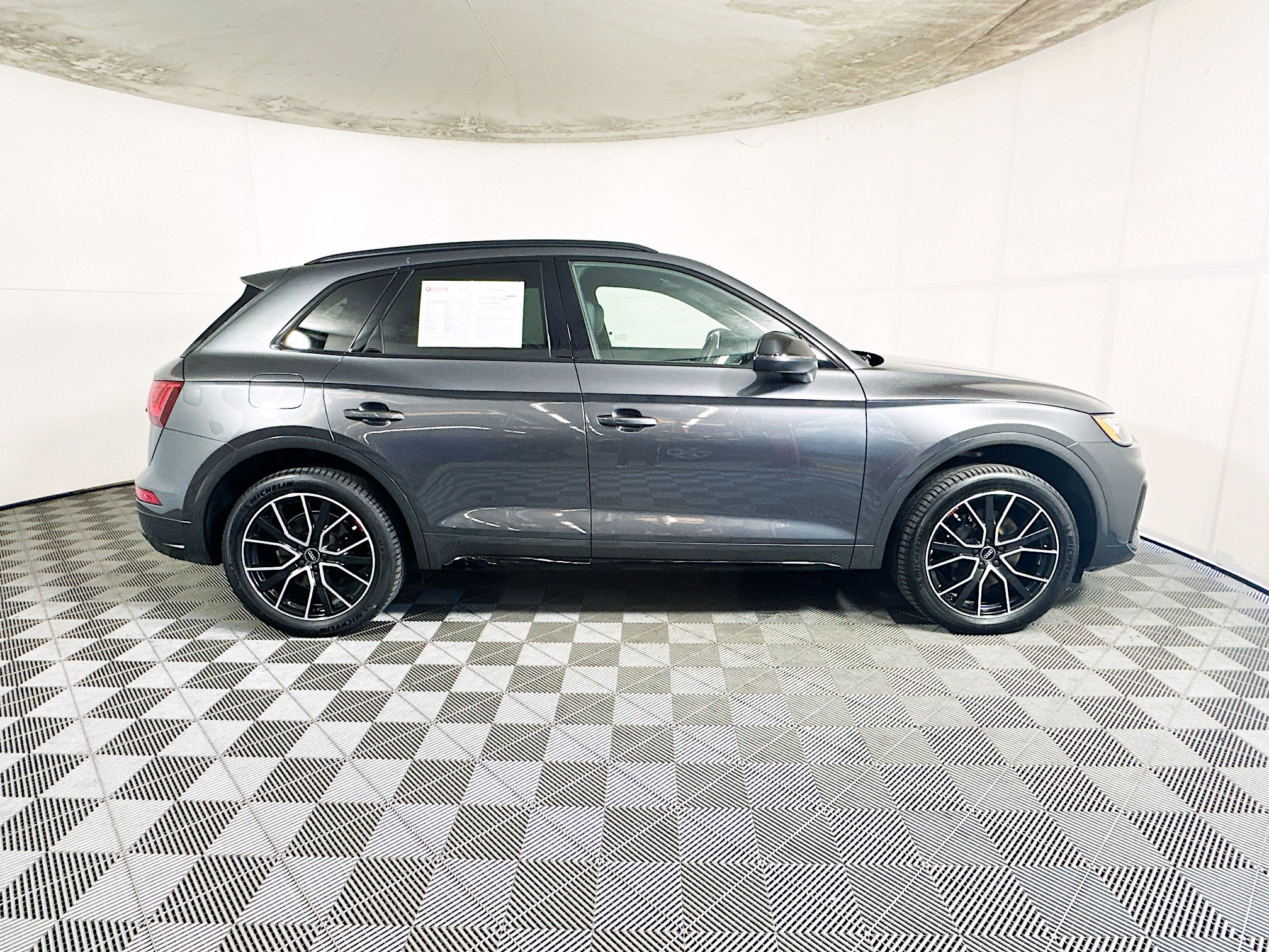 Used 2023 Audi SQ5 Premium Plus w/ Premium Plus Package AWD/4WD image 2
