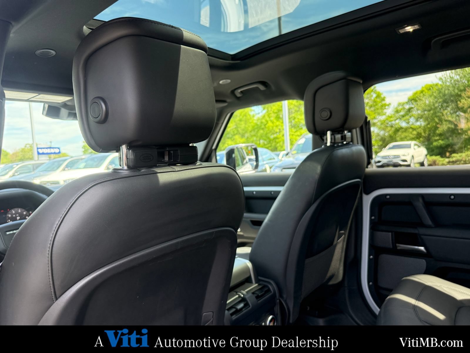 Used 2023 Land Rover Defender 110 V8 AWD/4WD image 21