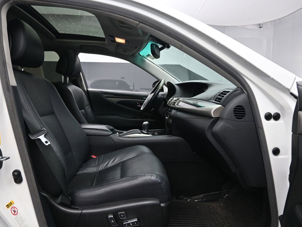 Used 2013 Lexus LS 460 AWD w/ Comfort Pkg image 17