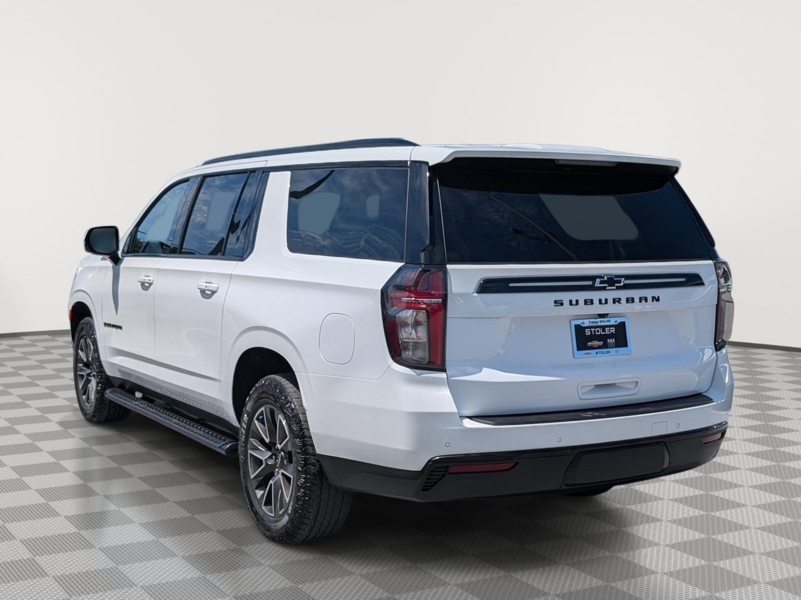 Used 2023 Chevrolet Suburban Z71 w/ Luxury Package AWD/4WD image 3