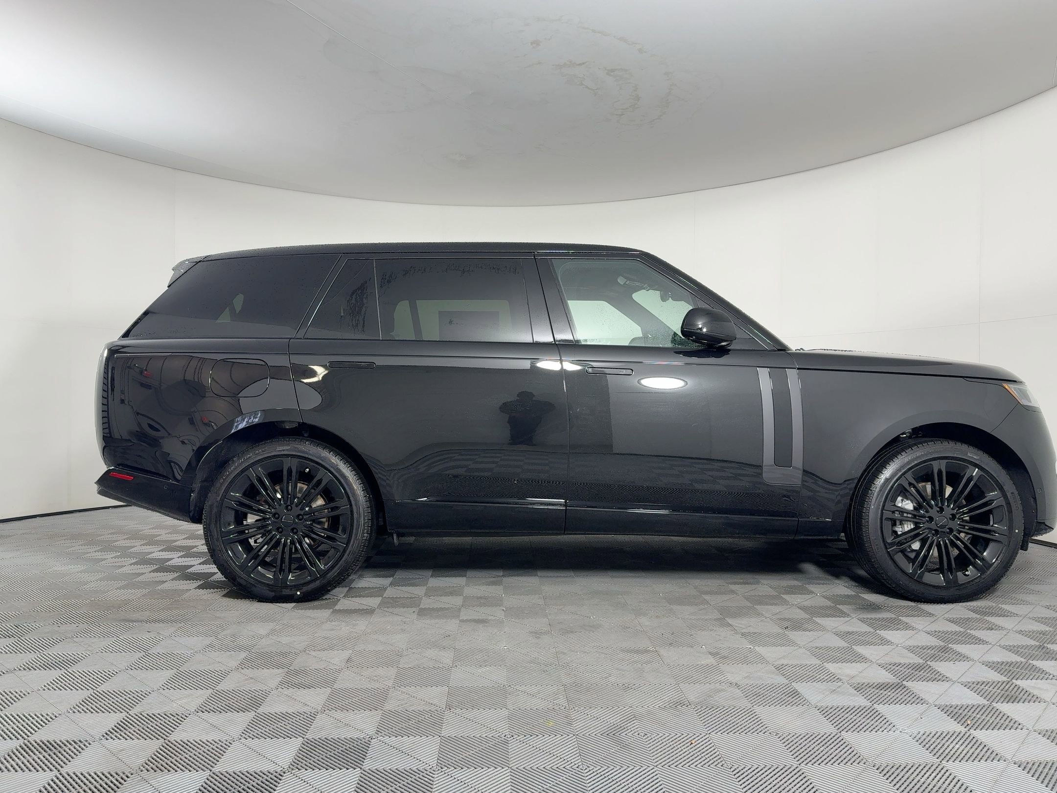 New 2026 Land Rover Range Rover Long Wheelbase SE AWD/4WD image 8