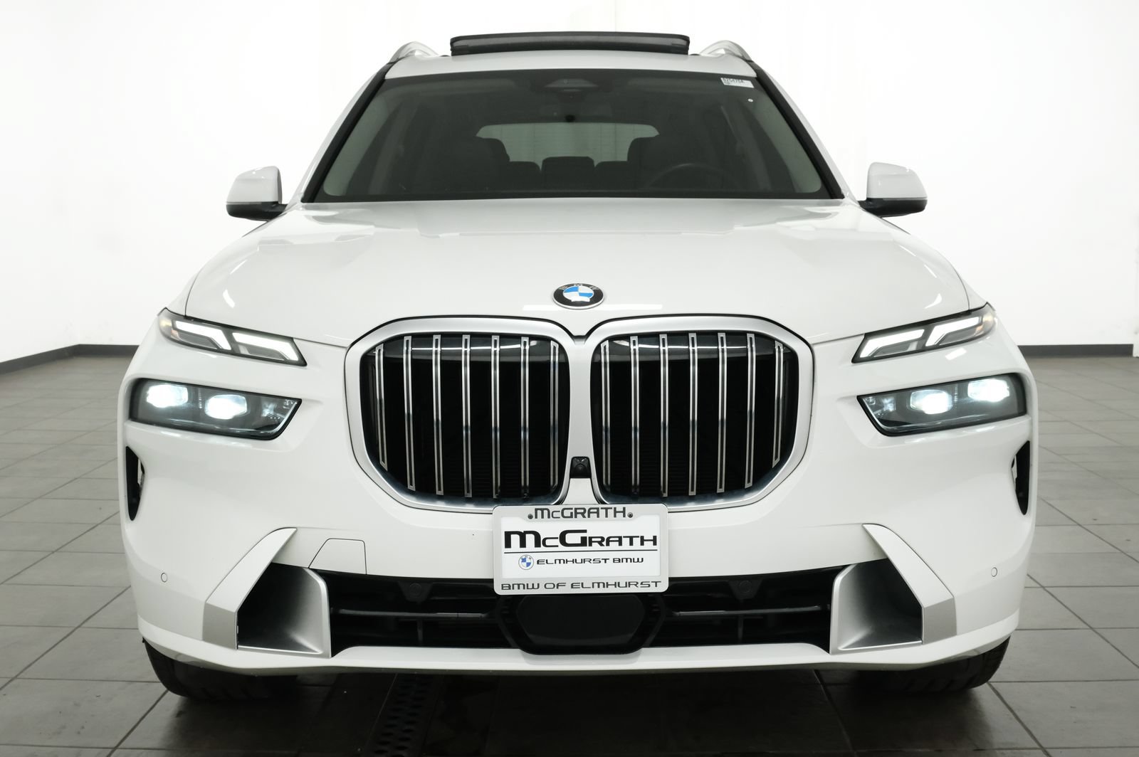 Used 2024 BMW X7 xDrive40i w/ Premium Package AWD/4WD image 8