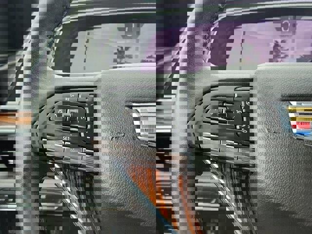 Used 2023 Cadillac Escalade Premium Luxury image 18