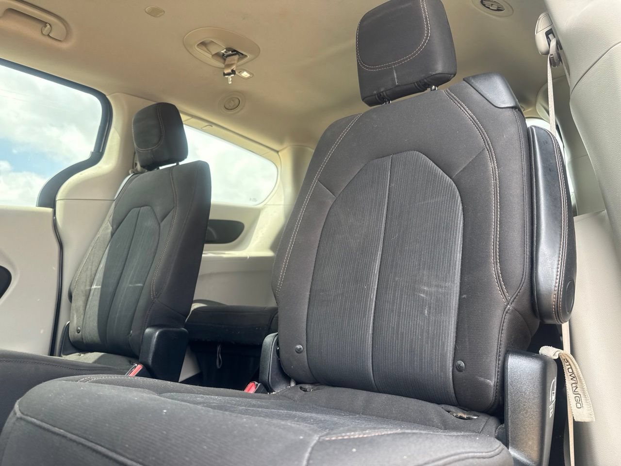 Used 2017 Chrysler Pacifica Touring FWD image 33