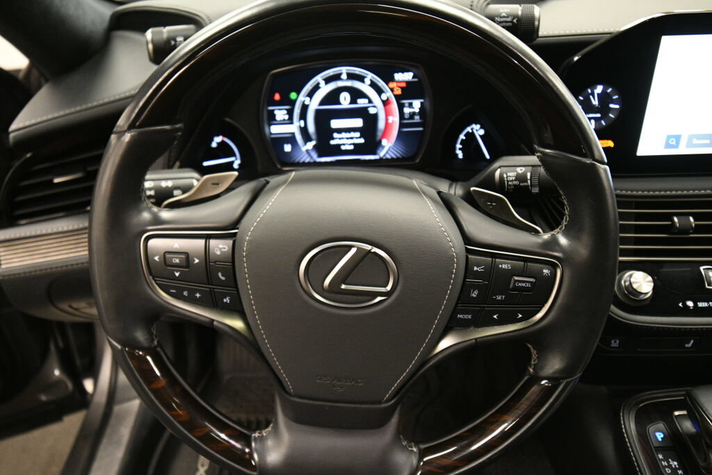 Used 2023 Lexus LS 500 AWD w/ Interior Upgrade Package image 13