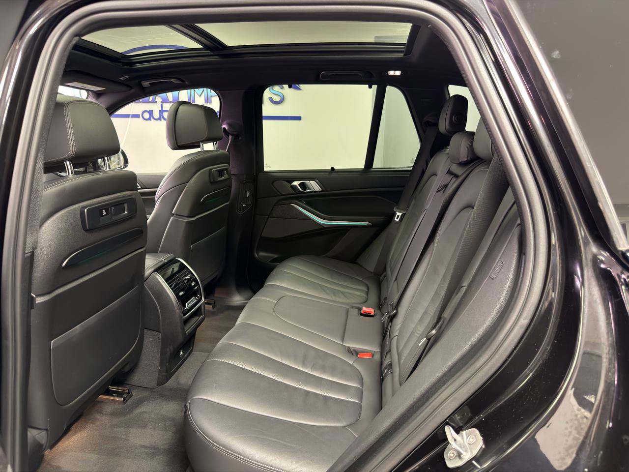 Used 2020 BMW X5 M50i AWD/4WD image 31