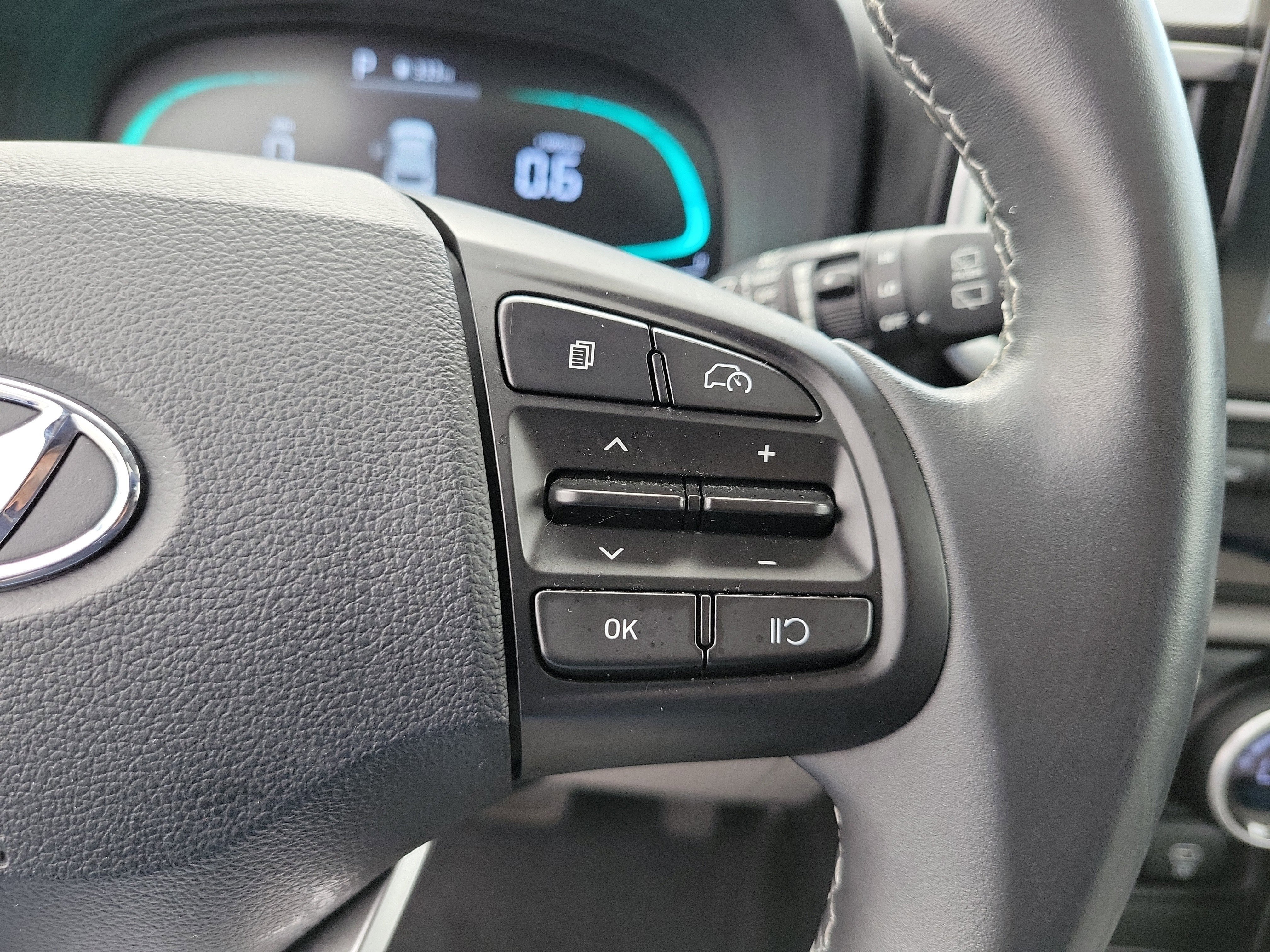 Used 2025 Hyundai Venue FWD image 22